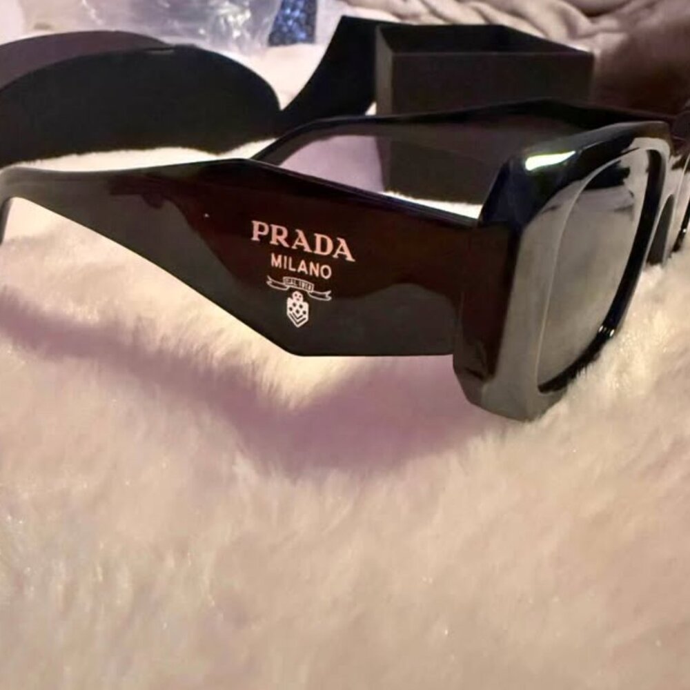 Luxury Designer Prada Sunglasses - Picture 4 of 4